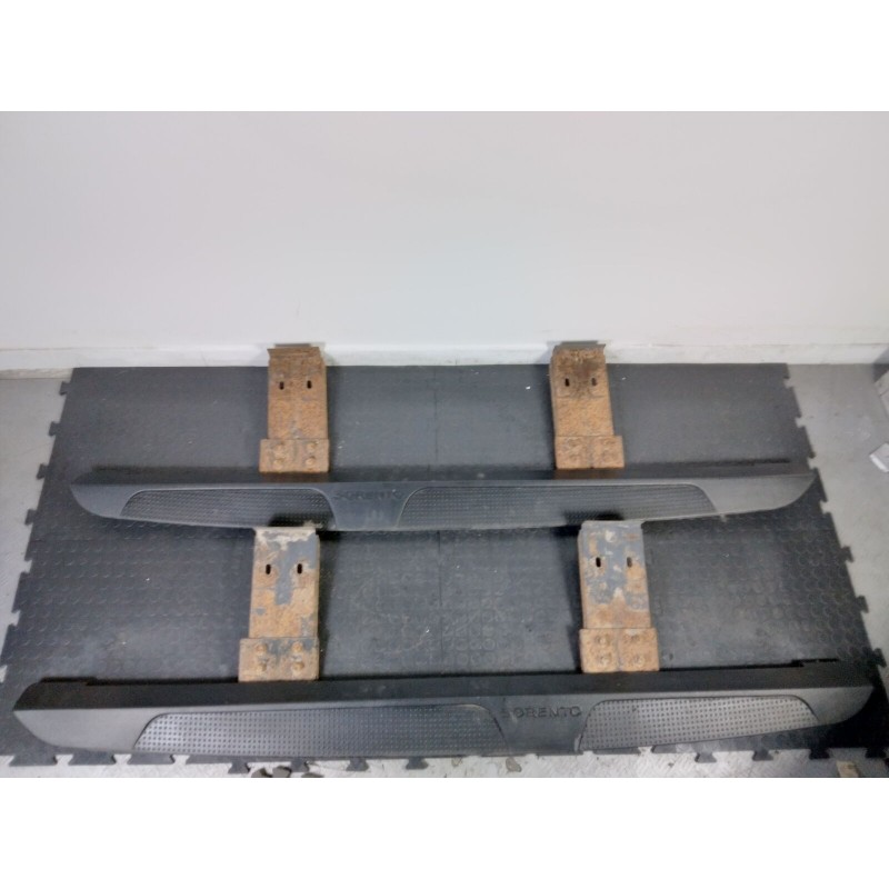 PEDANE BATTITACCO DESTRA SINISTRA KIA SORENTO DEL 2006  2400000116837
