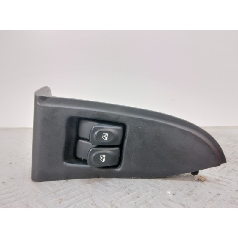 Pulsantiera alzacristalli ant sx Renault Kangoo del 2006 cod 7700304762  1674052248933