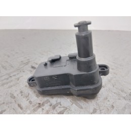 Attuatore chiusura sportello carburante Audi A6 del 2000 cod 4l0862153  1674832060519