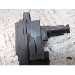 Attuatore chiusura sportello carburante Audi A6 del 2000 cod 4l0862153  1674832060519