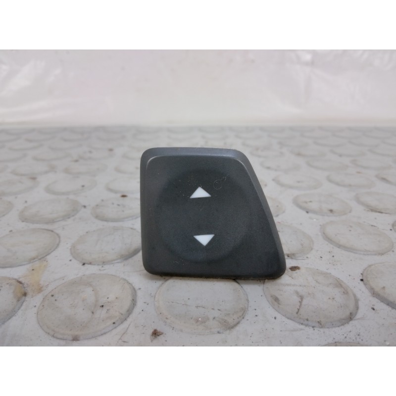 Pulsantiera alzavetro ant sx Fiat 500 del 2009  1677768443609
