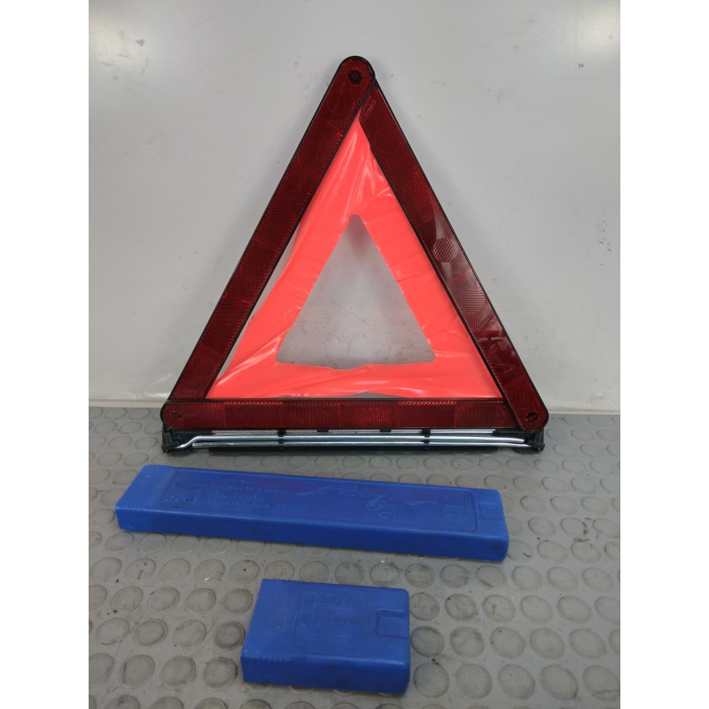 Triangolo Bmw Serie 1 E87 del 2005 cod 1095457  1677853014981