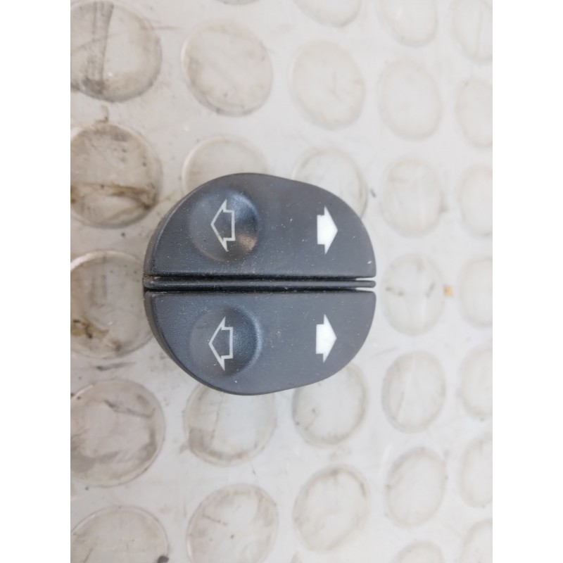 Pulsantiera alzavetro ant sx Ford Fiesta V del 2004  1677858635525