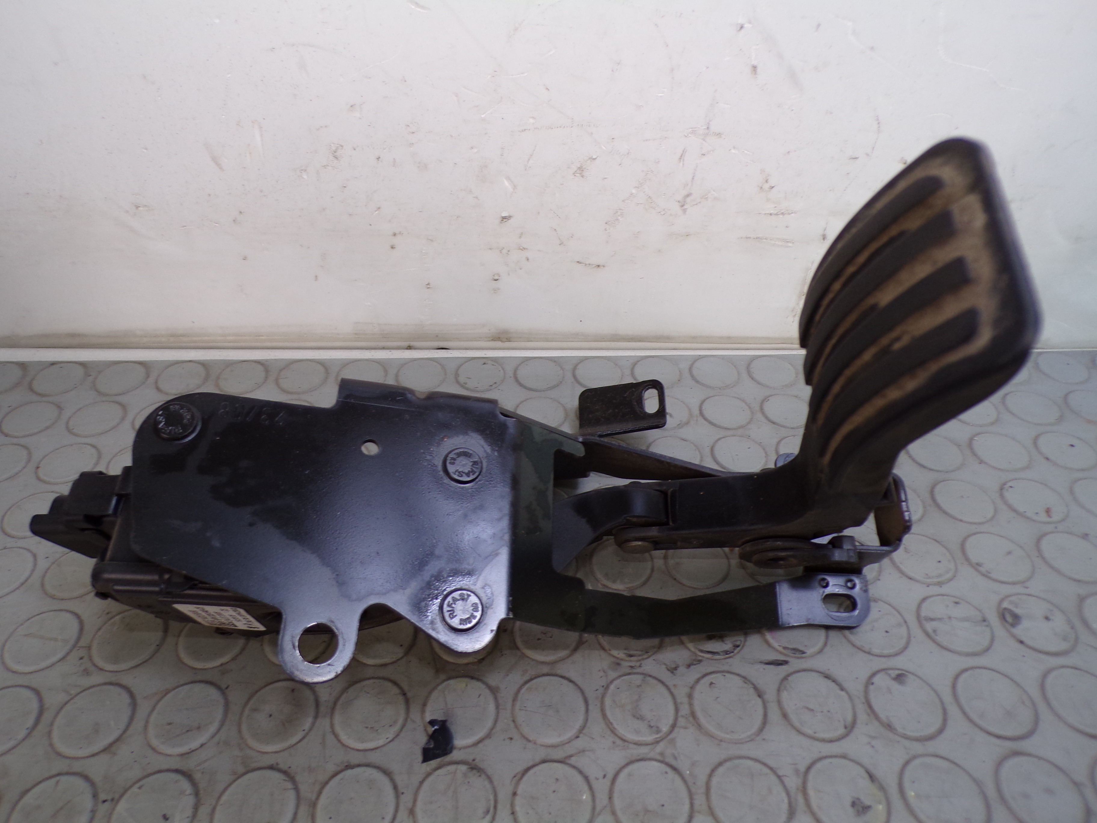 11447 Pedale acceleratore Lancia Phedra 2.0 jtd dal 2002 al 2010 cod 1401280480