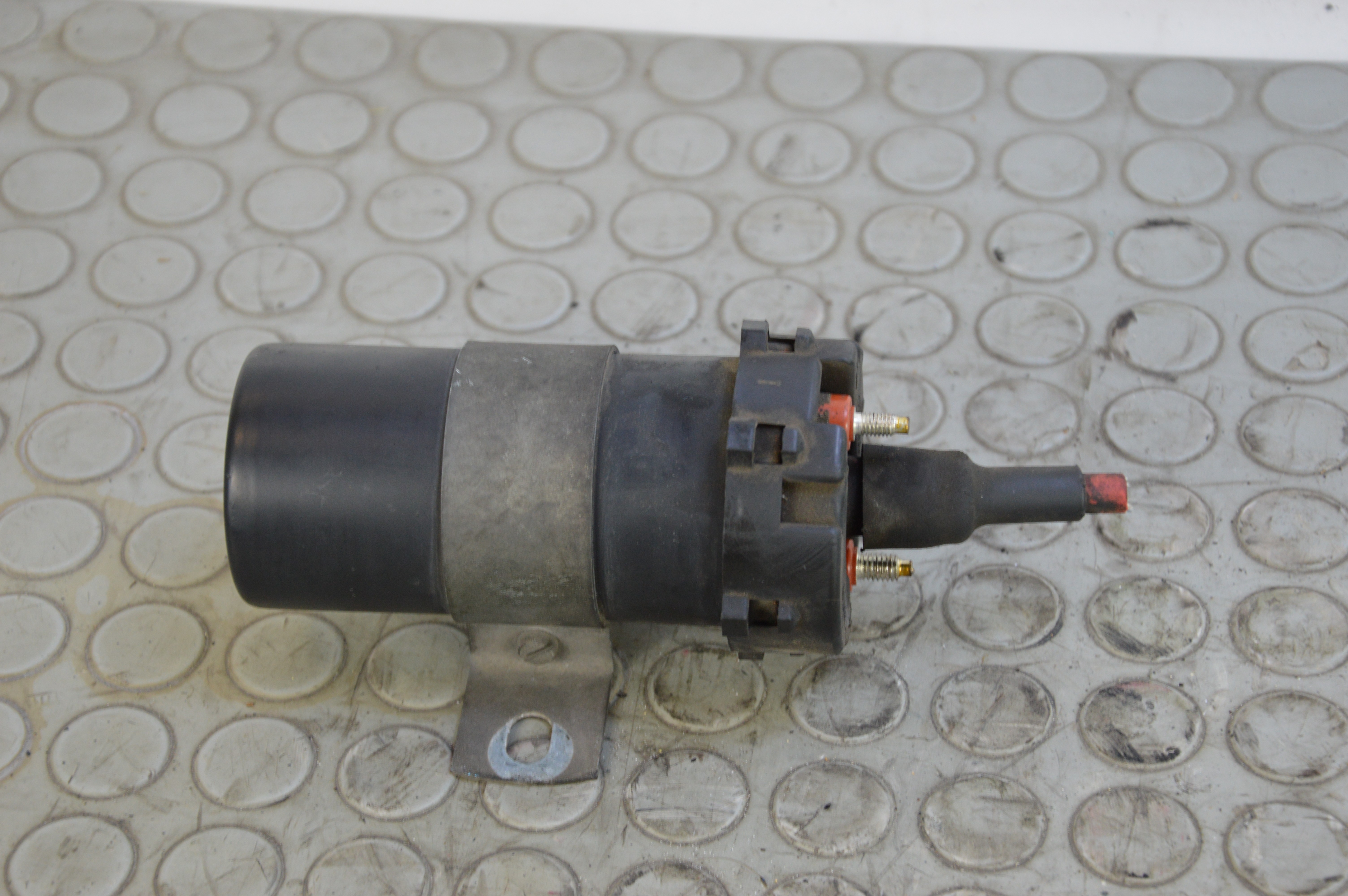 11792 Bobina accensione Ford Orion 1.6 b dal 1983 al 1993 cod 0221122031