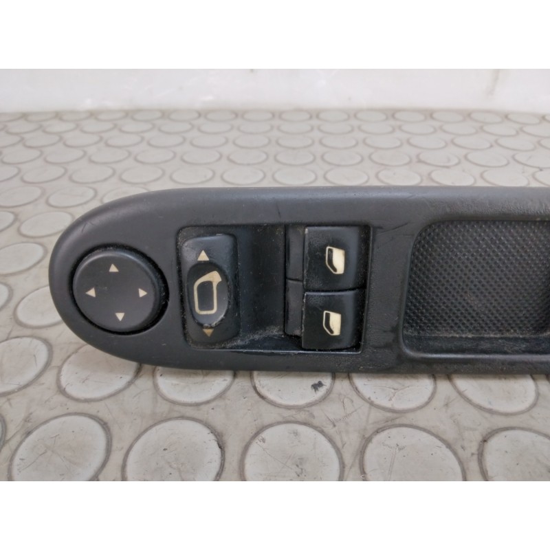 Pulsantiera alzavetro ant sx Peugeot 307 dal 2001 al 2006 cod 53269706  1688640518803