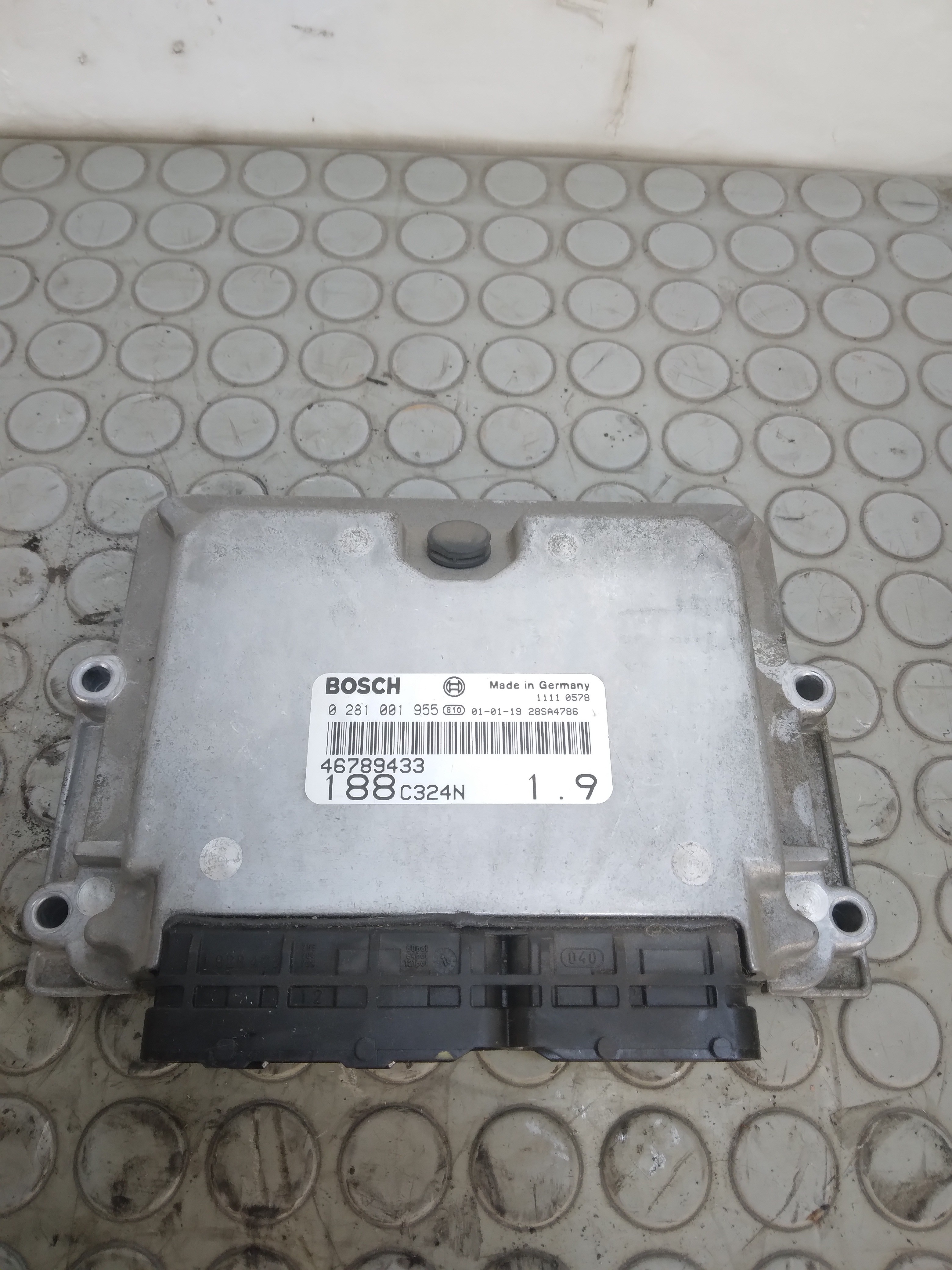 12437 Centralina motore Fiat Punto 188 dal 1999 al 2011 cod 46789433 0281001955