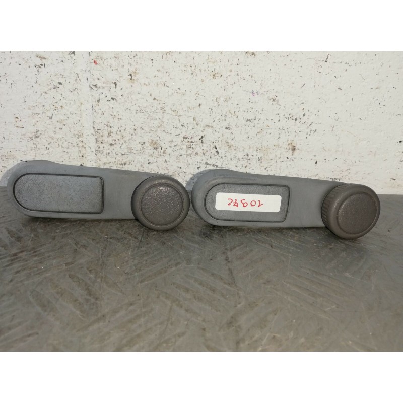 COPPIA MANIGLIE INTERNE PEUGEOT 205 DEL 1988  2400000034889