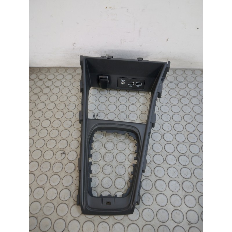 Cornice leva cambio marce aux presa usb Renault Captur dal 2019 in poi cod 280231553r  1697464629459
