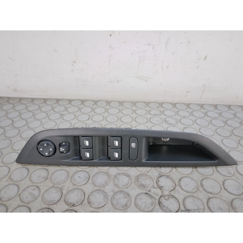 Pulsantiera alzavetro ant sx Peugeot 208 dal 2012 al 2019 cod 98421760zd  1699087599140