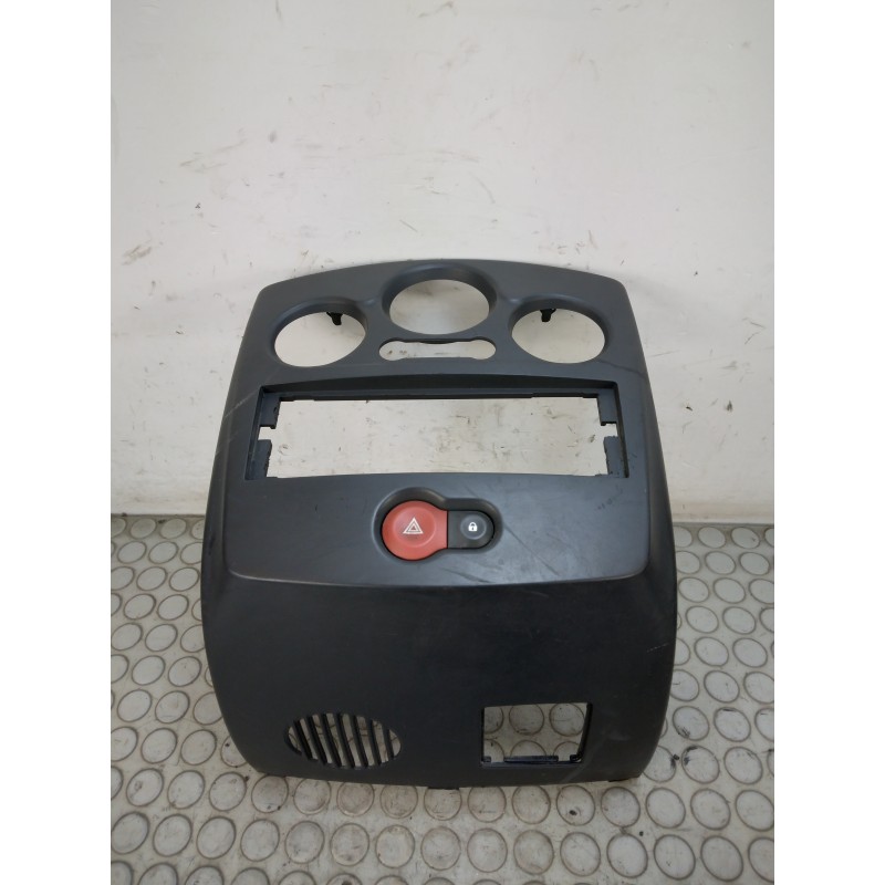 Mascherina 4 frecce Renault Clio III serie dal 2005 al 2013 cod 8200407765  1699628488834