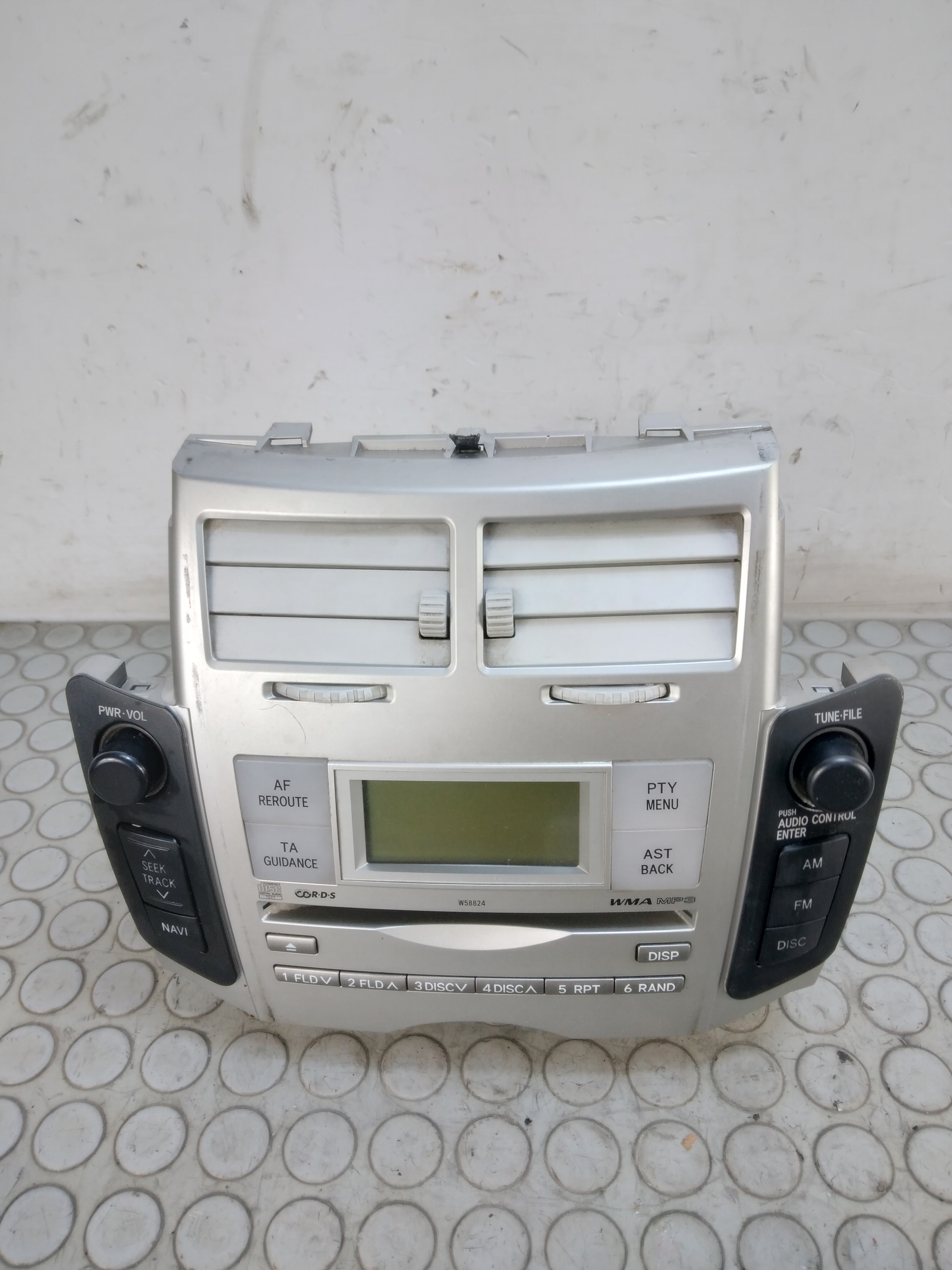 Stereo autoradio lettore cd Toyota Yaris II serie dal 2004 al 2011 cod  86120-0d211