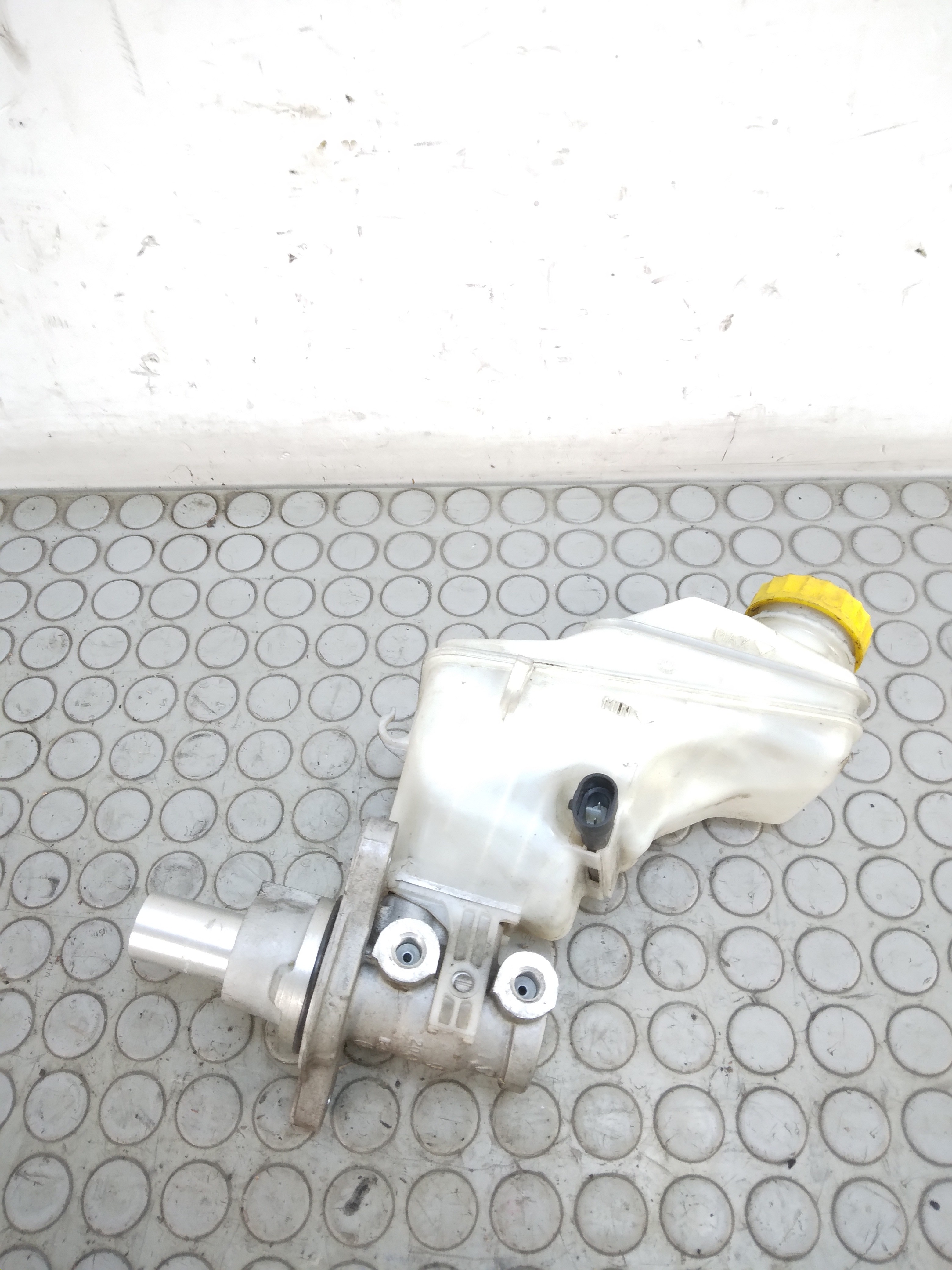14174 Vaschetta pompa liquido freni Fiat Grande Punto dal 2005 al 2018 cod 02040