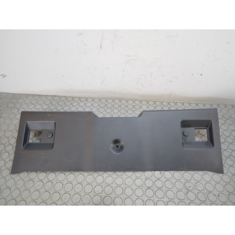 Modanatura plastica rivestimento vano portellone Opel Karl dal 2015 al 2019 cod 95408364  1700236909748
