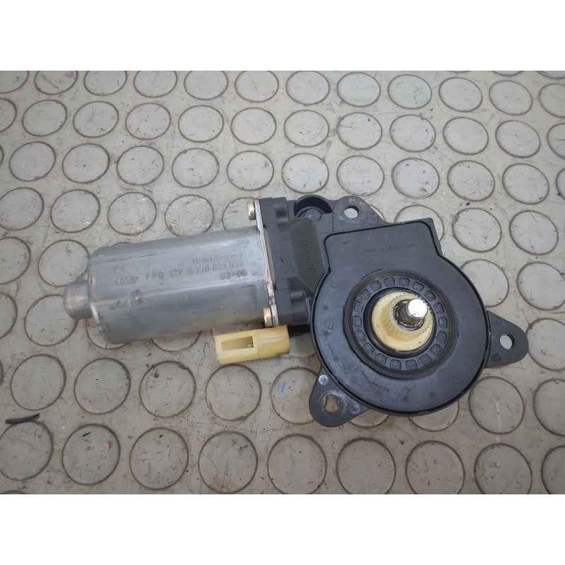 Motorino alzavetro ant sx Ford Fiesta V dal 2002 al 2008 cod 0130821938  1701266798807
