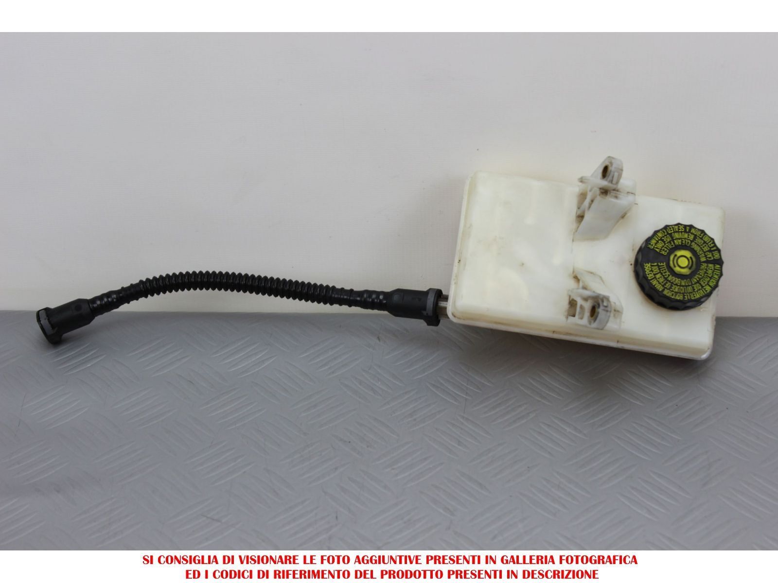 219 Vaschetta liquido freni Citroen DS5 2.0 HDi dal 2011 al 2014 cod. 9680907780