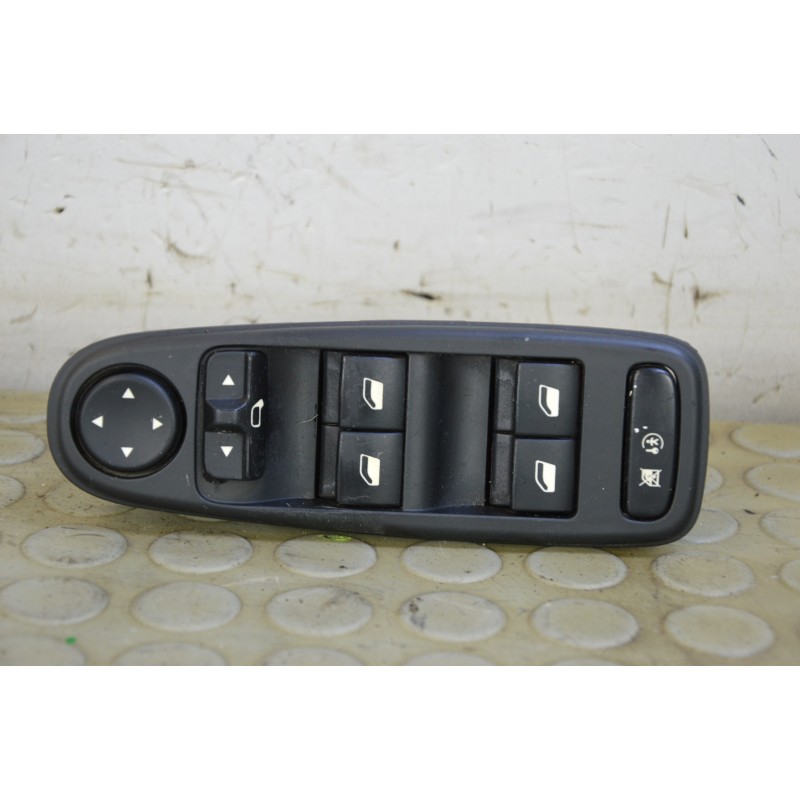 Pulsantiera alzavetro ant sx Citroen C4 Picasso dal 2010 al 2013 cod 96639382zd  1725626901393