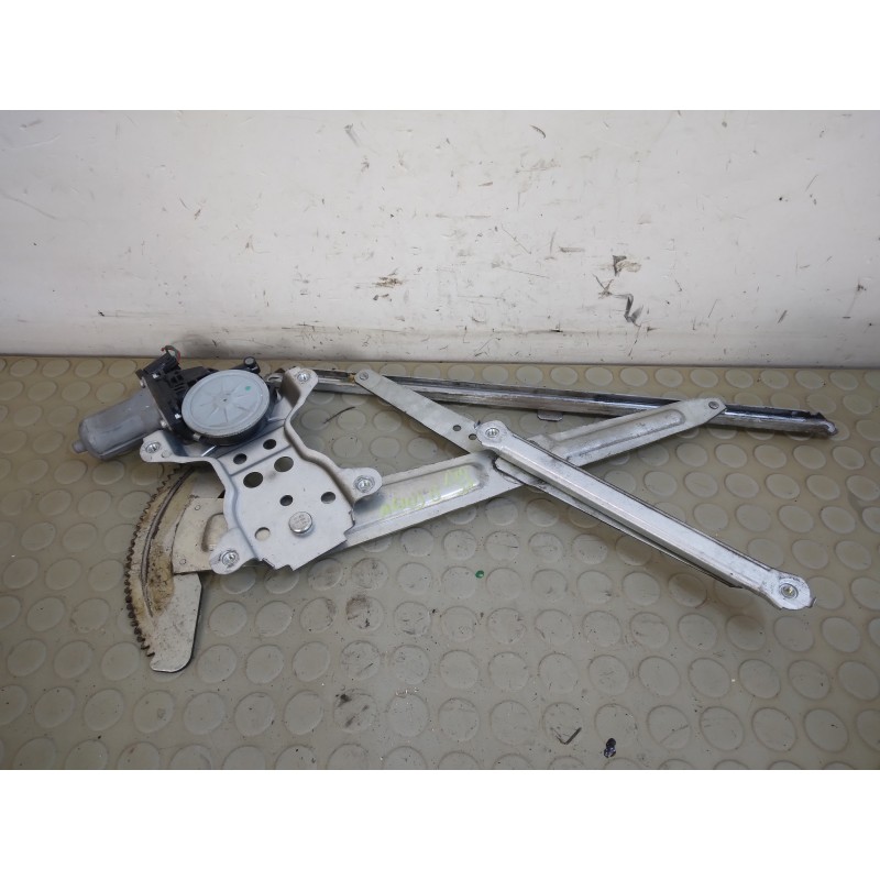 Motorino alzavetro ant sx Opel Agila B dal 2008 al 2015 cod 83530-63j00  1727786209050