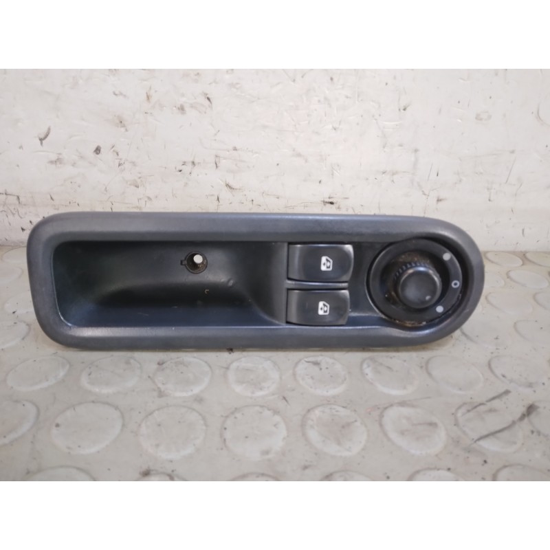 Pulsantiera alza vetro ant sx Renault Twingo II serie dal 2007 al 2012 cod 8200214939  1734427782346