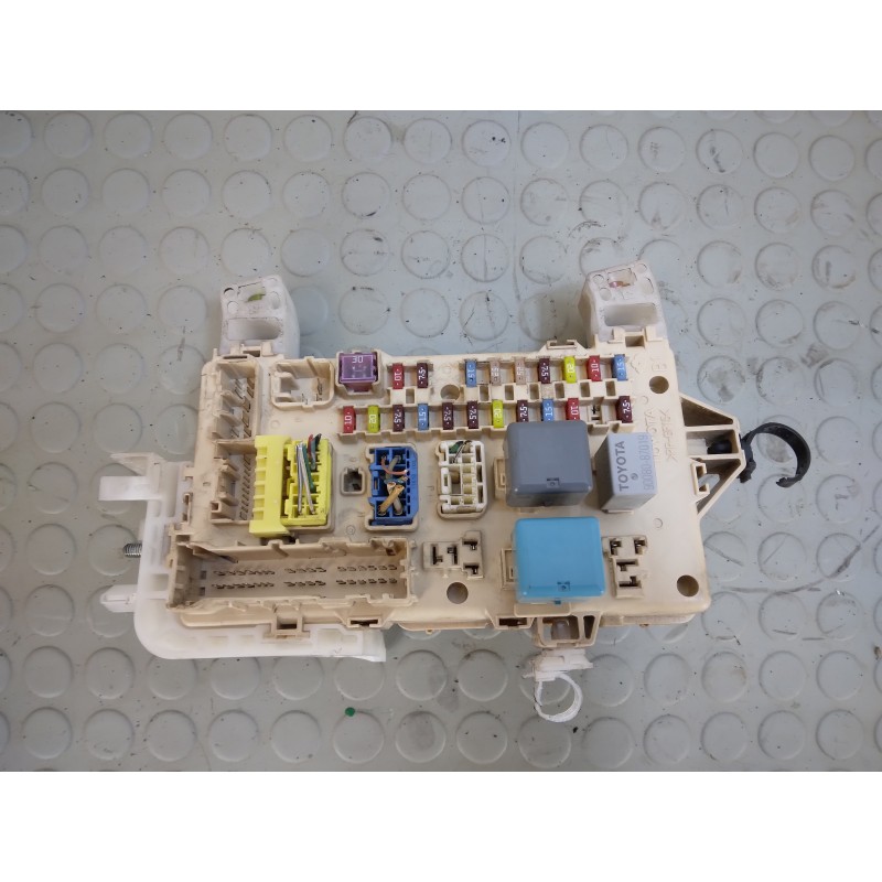 Scatola porta fusibili Toyota Corolla Verso dal 2004 al 2009 cod 89221-0f010  1736421413219