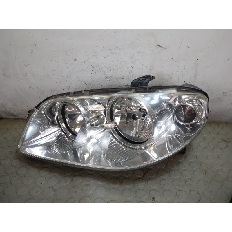 Faro fanale proiettore ant sx Fiat Punto 188 dal 2003 al 2011 cod 46849385  1737970014971