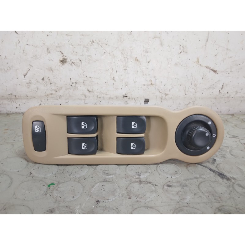 Pulsantiera alzavetro ant sx Renault Modus dal 2004 al 2013 cod 8200417851  1739895566573