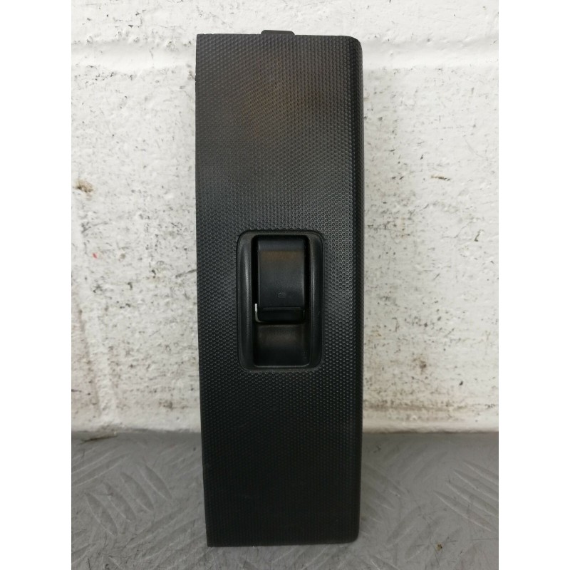 PULSANTE ALZAVETRI ALZACRISTALLI ANT.DX TOYOTA COROLLA VERSO E120 DAL 01 AL 07  2400000041993