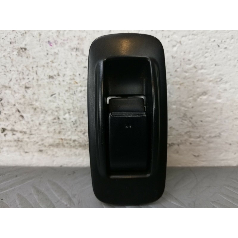 PULSANTE ALZAVETRI ALZACRISTALLI POST.DX TOYOTA COROLLA VERSO E120 DAL 01 AL 07  2400000042006