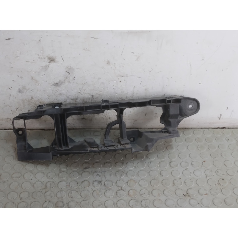 Staffa supporto interno fanalino post sx Nissan Cube Z12 dal 2008 al 2014 cod 85043-1fa0a  1743670191010