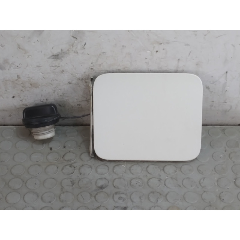 Tappo sportellino serbatoio carburante Nissan Cube Z12 dal 2008 al 2014  1743674978037