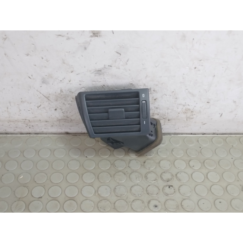 Bocchetta area areazione ant dx Bmw Serie 3 E46 Touring dal 2001 al 2005 cod 361898  1745851924264