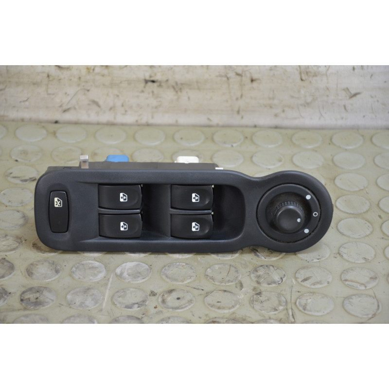 Pulsantiera alzavetro ant sx Renault Grand Modus dal 2008 al 2013 cod 8200379694  1746799732232