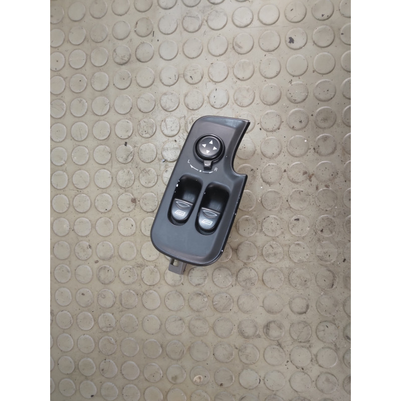 Pulsantiera alzavetro ant sx Alfa Romeo 147 dal 2004 al 2011 cod 156071216  1748439924069
