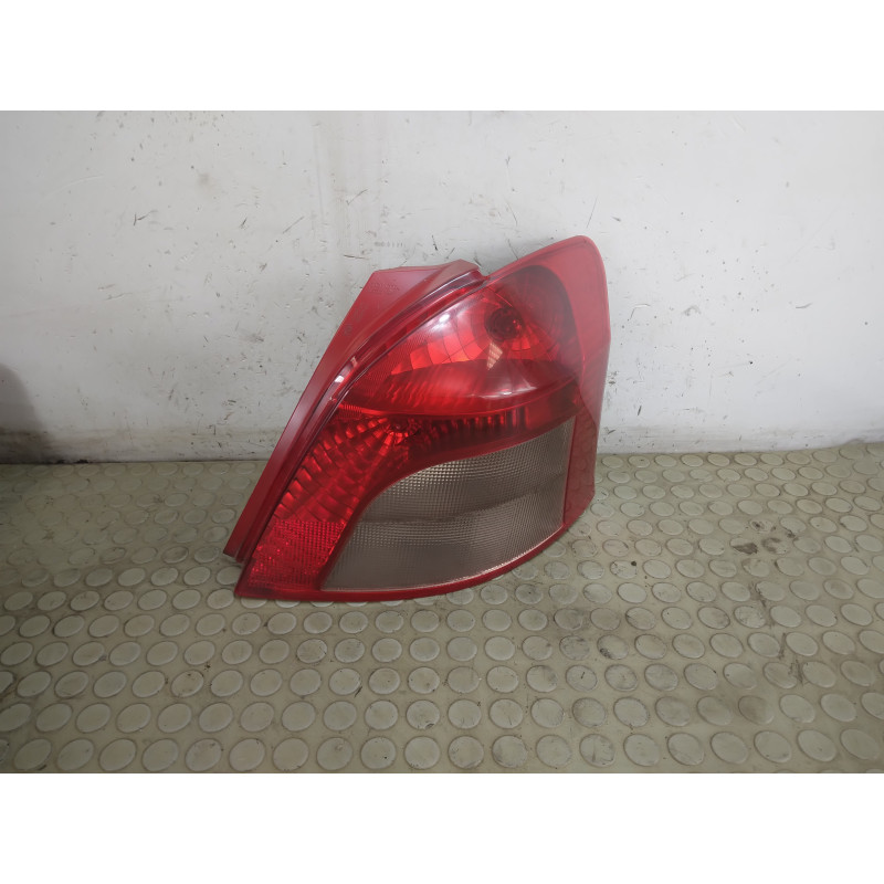 Fanale fanalino stop post dx Toyota Yaris II serie dal 2005 al 2012 cod 815510D251  1750146564292