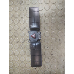 Pulsanti ed interruttori quattro frecce chiusura portiere Mercedes Classe C w203 sw dal 2005 al 2007 cod 2038702510  17516346...