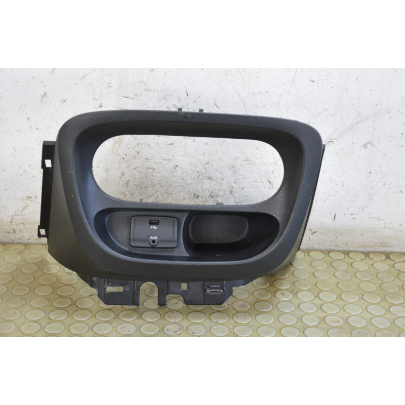 Modanatura inferiore presa aux usb Fiat 500L dal 2012 al 2018 cod 51892477  1754316384345