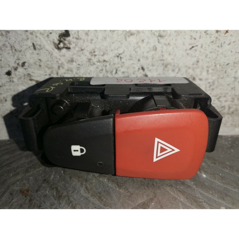 PULSANTE EMERGENZA QUATTRO FRECCE RENAULT MEGANE DAL 2008 AL 2016 3 SERIE COD.  2400000047247