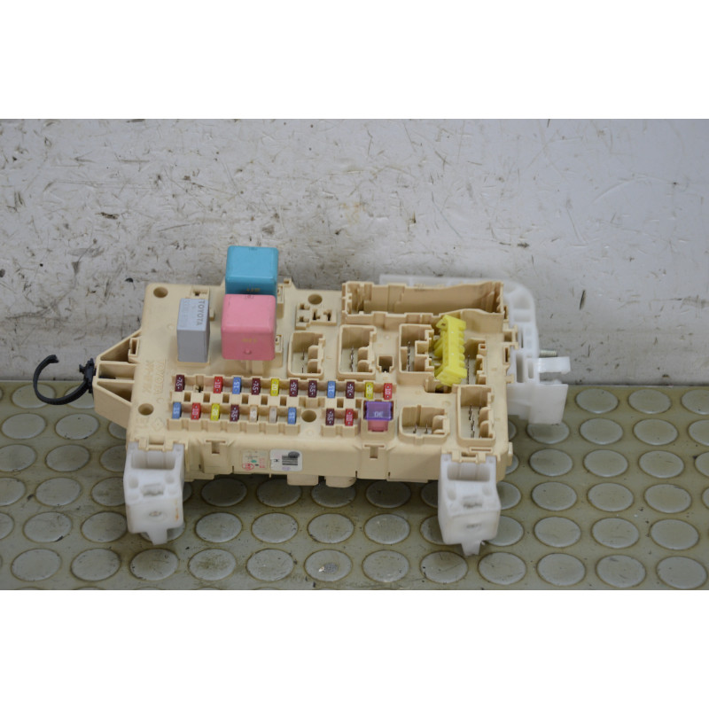 Centralina portafusibili Toyota Corolla Verso dal 2004 al 2009 cod 89221-0f010  1763732305032