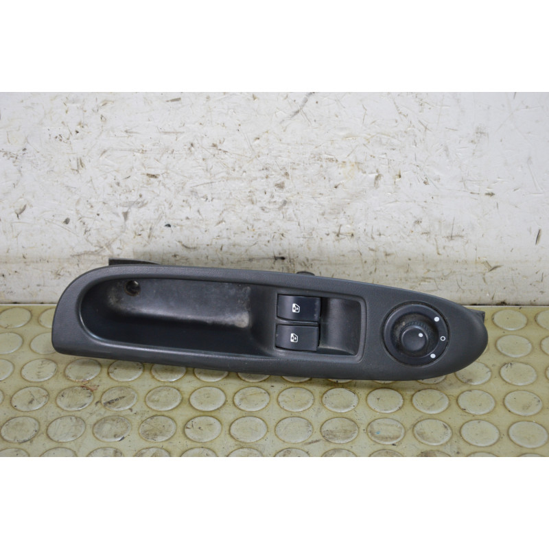 Pulsantiera alzavetro ant sx Renault Clio dal 2001 al 2005 cod 8200084003  1764862154286