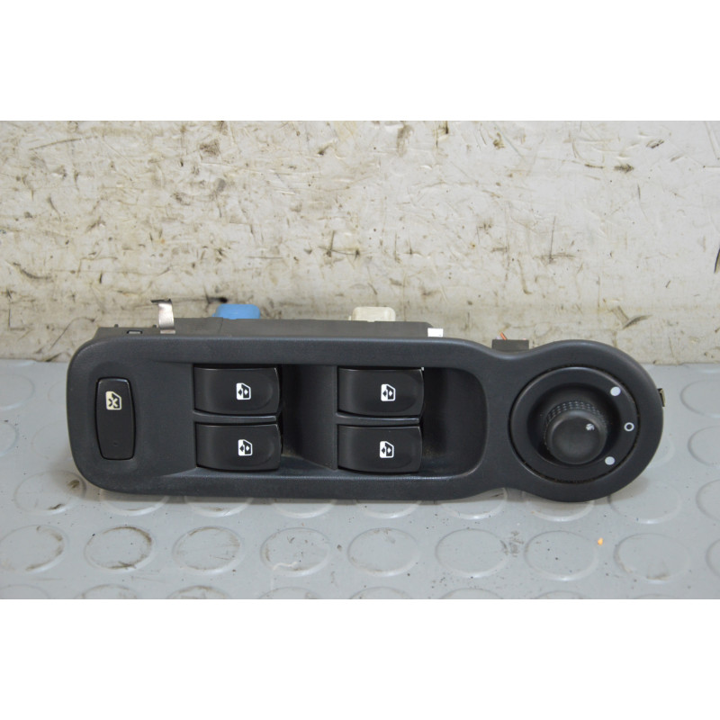Pulsantiera alzavetro ant sx Renault Modus dal 2004 al 2008 cod 8200379694  1767361117592