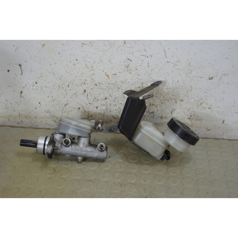 Pompa freni con vaschetta Daihatsu Sirion dal 2004 al 2015 cod 47201B1050 132311-40520  1783088795684