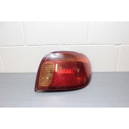 FARO FANALE STOP POSTER. DX TOYOTA YARIS DAL 1999 AL 2003.  2400000007548