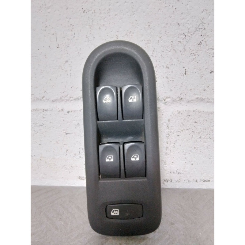 PULSANTIERA ALZAVETRO ALZACRISTALLO ANT. SX RENAULT CLIO 2SERIE DEL 2005  2400000066705