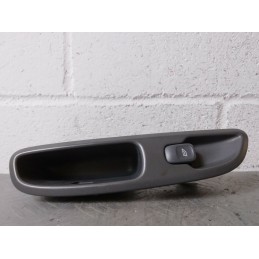 PULSANTIERA ALZAVETRO ALZACRISTALLO POST. DX VOLVO V70 DEL 2000  2400000067610