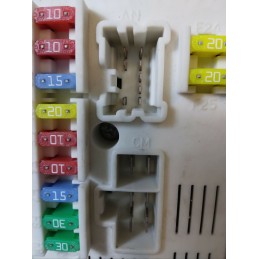 SCATOLA FUSIBILI RENAULT LAGUNA DEL 2009  2400000068389