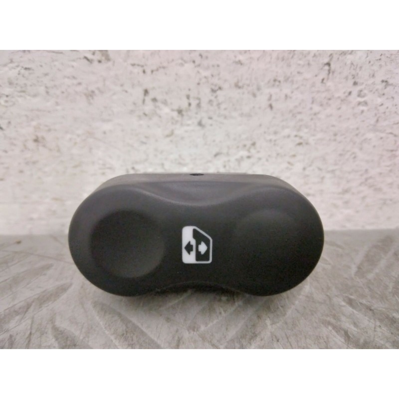PULSANTIERA ALZAVETRO ALZACRISTALLO ANT. DX DACIA SANDERO DEL 2011 COD. 602227  2400000077268
