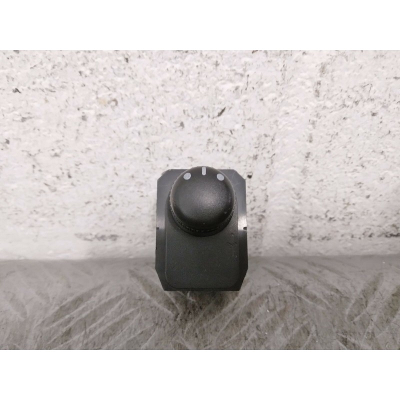 PULSANTIERA REGOLAZIONE SPECCHIETTI ELETTRICI OPEL AGILA B DEL 2011 COD. 62J0019  2400000081524