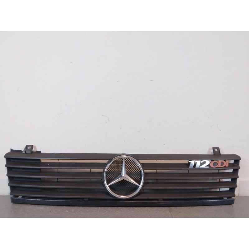 GRIGLIA MASCHERINA ANTERIORE MERCEDES VITO A638 DEL 1999 COD. A6388880415  2400000085737