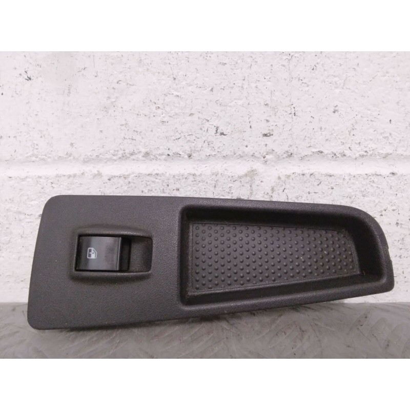 PULSANTIERA ALZAVETRO ALZACRISTALLO ANT. DX LANCIA Y DEL 2006 COD. 735380450  2400000087724