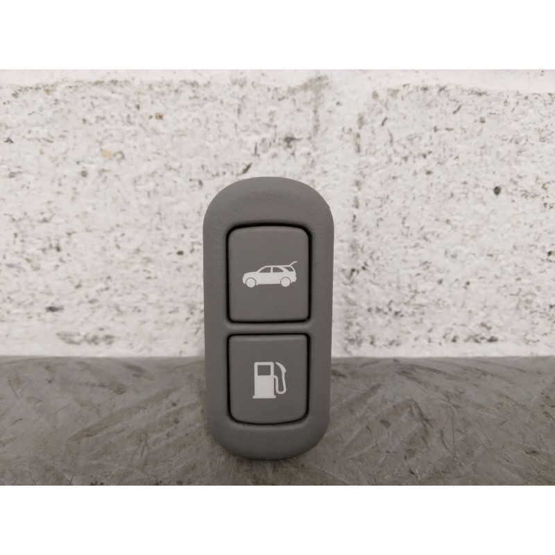 COMANDO APERTURA COFANO POST. SPORTELLO CARBURANTE KIA SORENTO DEL 2005 93550-3E  2400000088059
